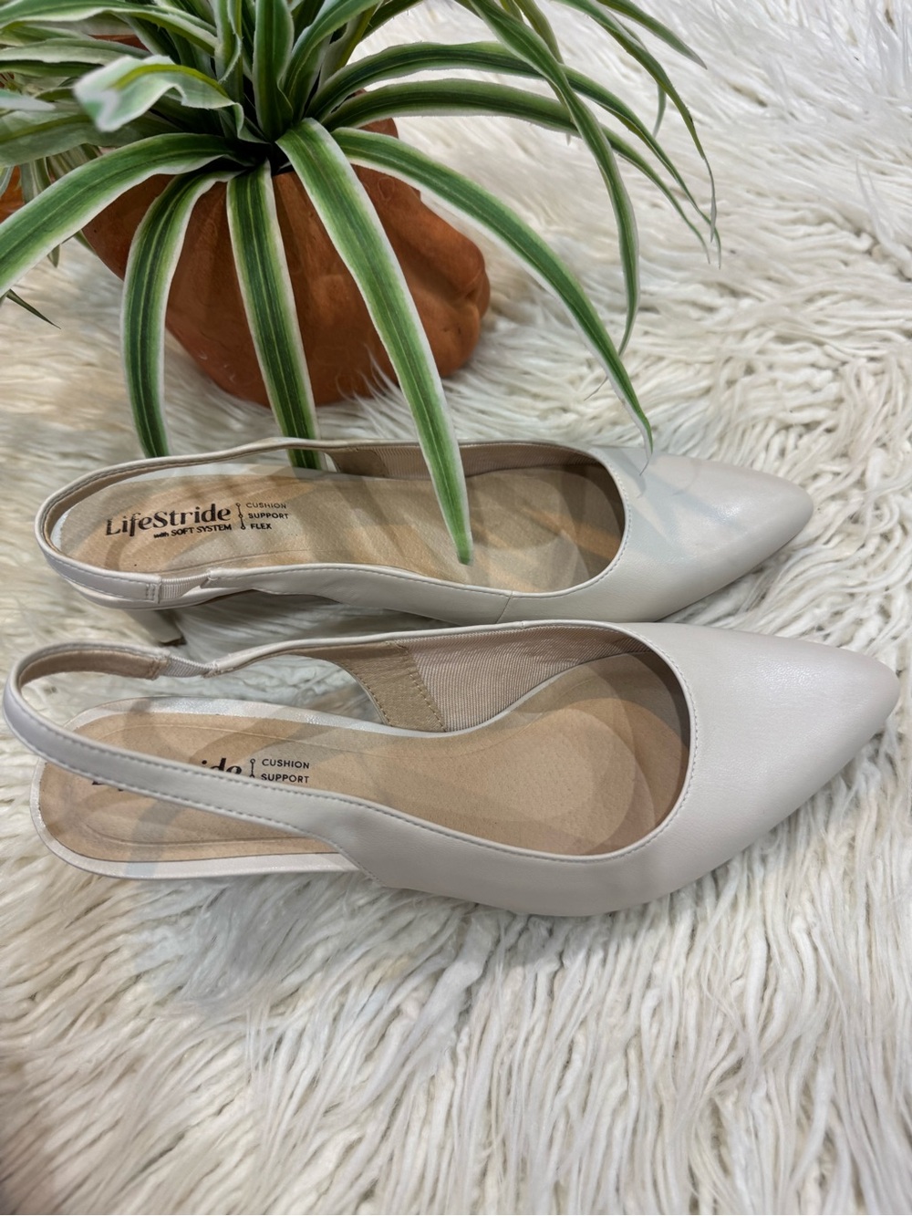 New🌿Life Stride Pointed-Toe Slingback Heels in Light Cream - Picture 3 of 7